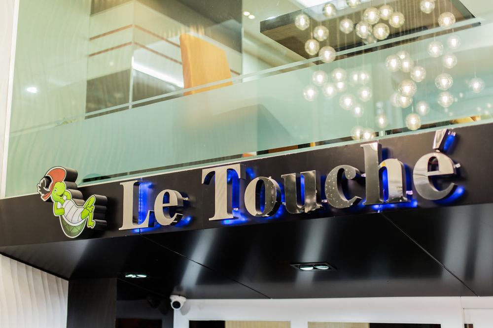 Le Touche Hotel Bangkok Exterior photo